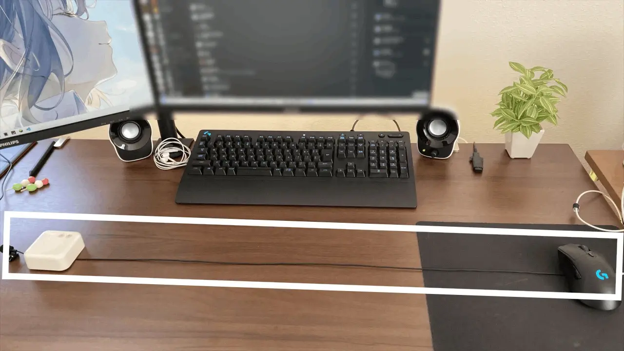 マイク（ケーブル）の長さを確認している様子